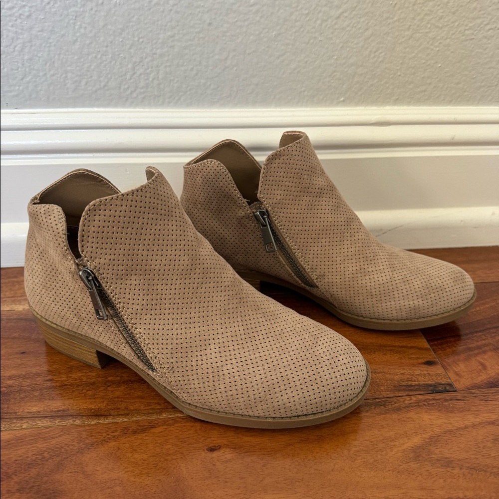 Universal thread booties